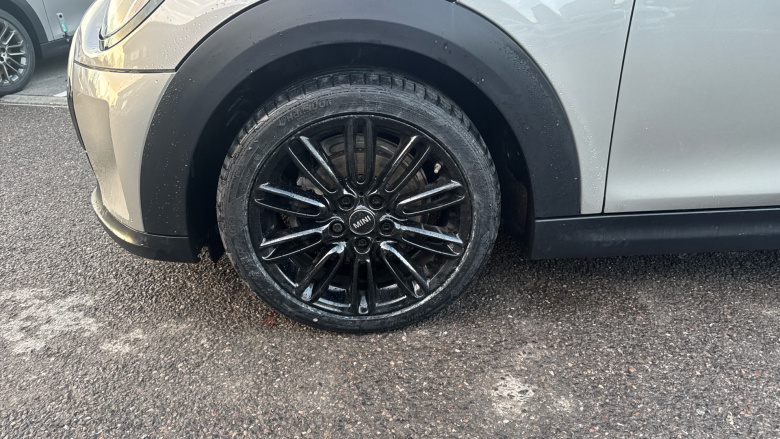 MINI Hatchback 1.5 Cooper Exclusive 3dr Petrol Hatchback